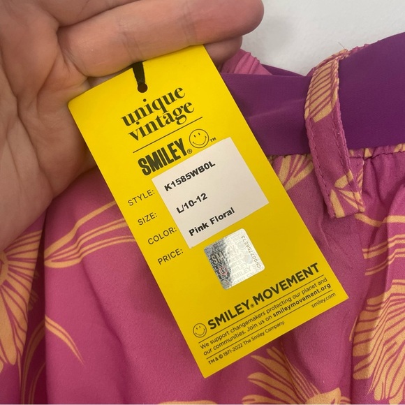 Unique Vintage x Smiley Pink Floral Smiley Faced Belted Shorts- Size Large- NWT - Picture 8 of 10